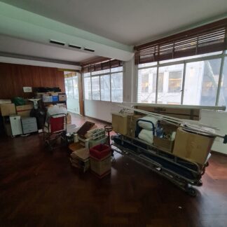 OFICINA 230 MTS AL FRENTE CON 2 BAÑOS. (BARRIO: CONGRESO/CENTRO)