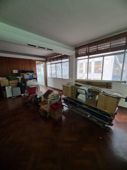 OFICINA 230 MTS AL FRENTE CON 2 BAÑOS. (BARRIO: CONGRESO/CENTRO)