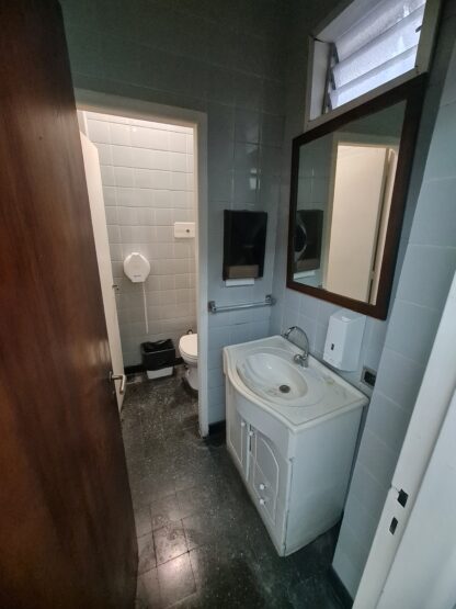 OFICINA 230 MTS AL FRENTE CON 2 BAÑOS. (BARRIO: CONGRESO/CENTRO) - Imagen 7