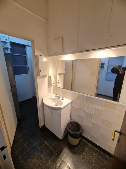 OFICINA 230 MTS AL FRENTE CON 2 BAÑOS. (BARRIO: CONGRESO/CENTRO) - Imagen 8