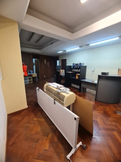 OFICINA 230 MTS AL FRENTE CON 2 BAÑOS. (BARRIO: CONGRESO/CENTRO) - Imagen 10