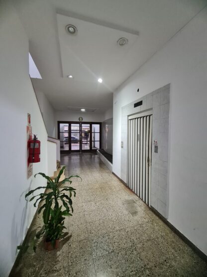 OFICINA 230 MTS AL FRENTE CON 2 BAÑOS. (BARRIO: CONGRESO/CENTRO) - Imagen 12