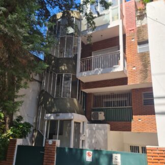 2 AMB CON PATIO Y BALCON LA FRENTE (BARRIO: PARQUE CENTENARIO)