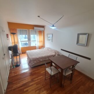 1 AMB AMOBLADO HIPOLITO IRIGOYEN 1315 (BARRIO: CENTRO)