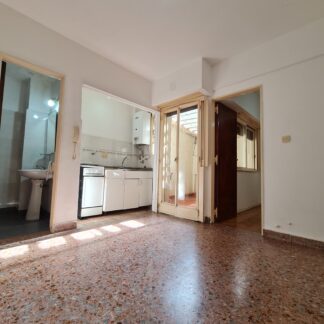 2 AMB C/PATIO HIPOLITO YRIGOYEN 2731 1ª (BARRIO: BALVANERA)