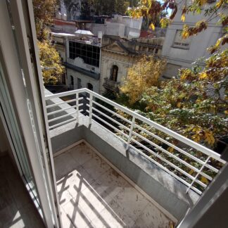 1 AMB TERRADA 72 3º FRENTE BALCON (BARRIO: FLORES)